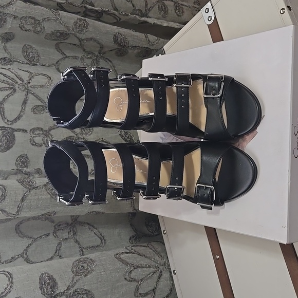 Shoes - Picture 1 of 4